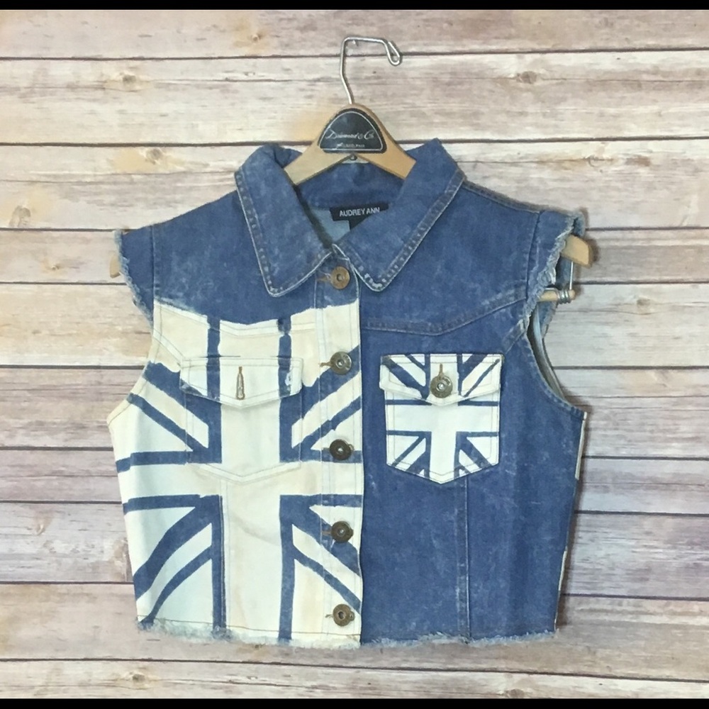 Audrey Ann Cropped Denim Vest. Size M.